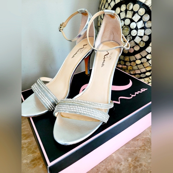 Touch of Nina Women's Glamour/Crystal Diamond Silver Sandals US 9.5 /EUR 39.5 - Picture 1 of 16